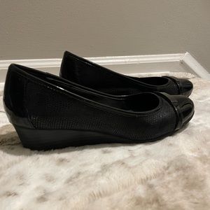 Women’s Black Kitten Heel Pumps Size 7